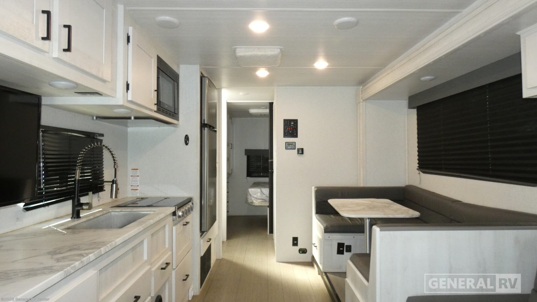 2023 East to West Entrada 2900DS - Used Class C For Sale by General RV Center in Dover, Florida