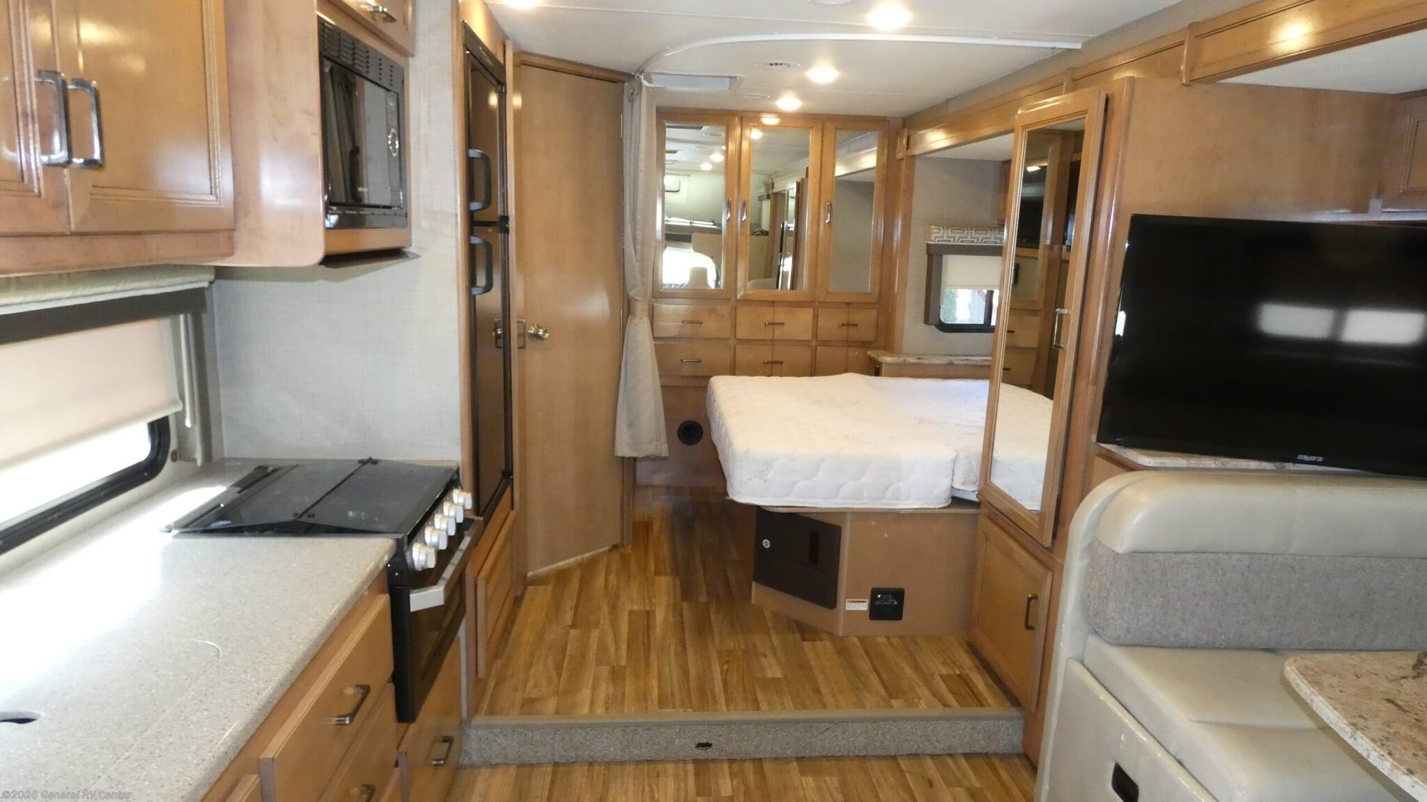 2019 Thor Motor Coach Quantum RC25 - Used Class C For Sale by General RV Center in Dover, Florida