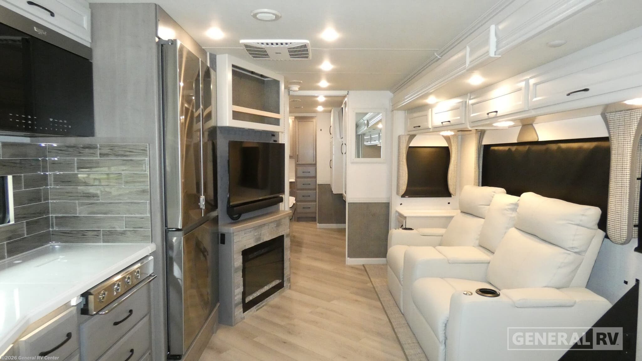 2025 Fleetwood Bounder 35K - Used Class A For Sale by General RV Center in Dover, Florida