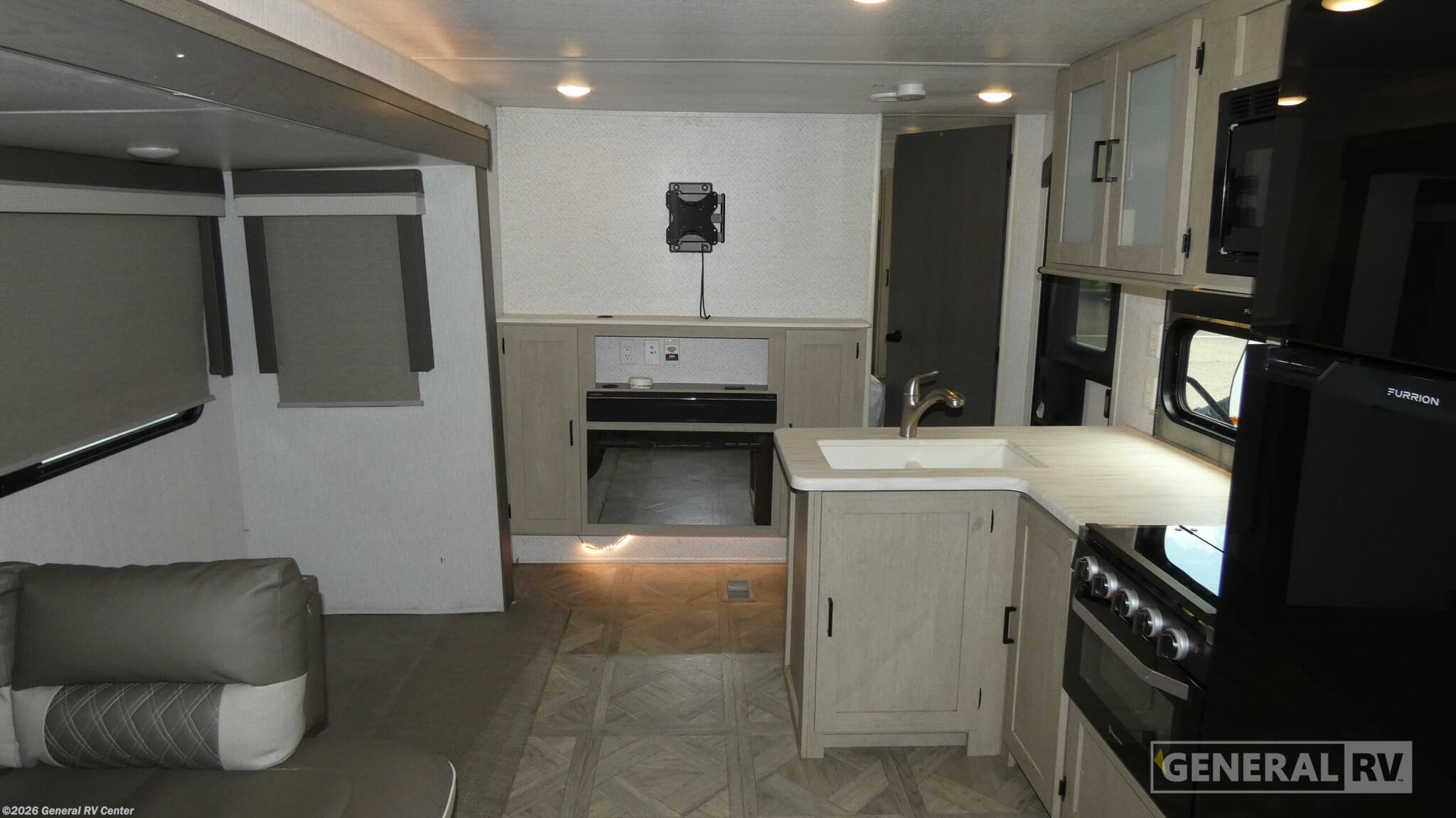 Used 2024 Forest River Wildwood 32BHDSX available in Dover, Florida