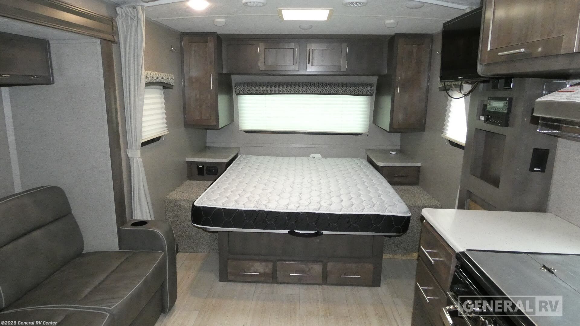 Used 2019 Forest River Flagstaff Micro Lite 21FBRS available in Dover, Florida