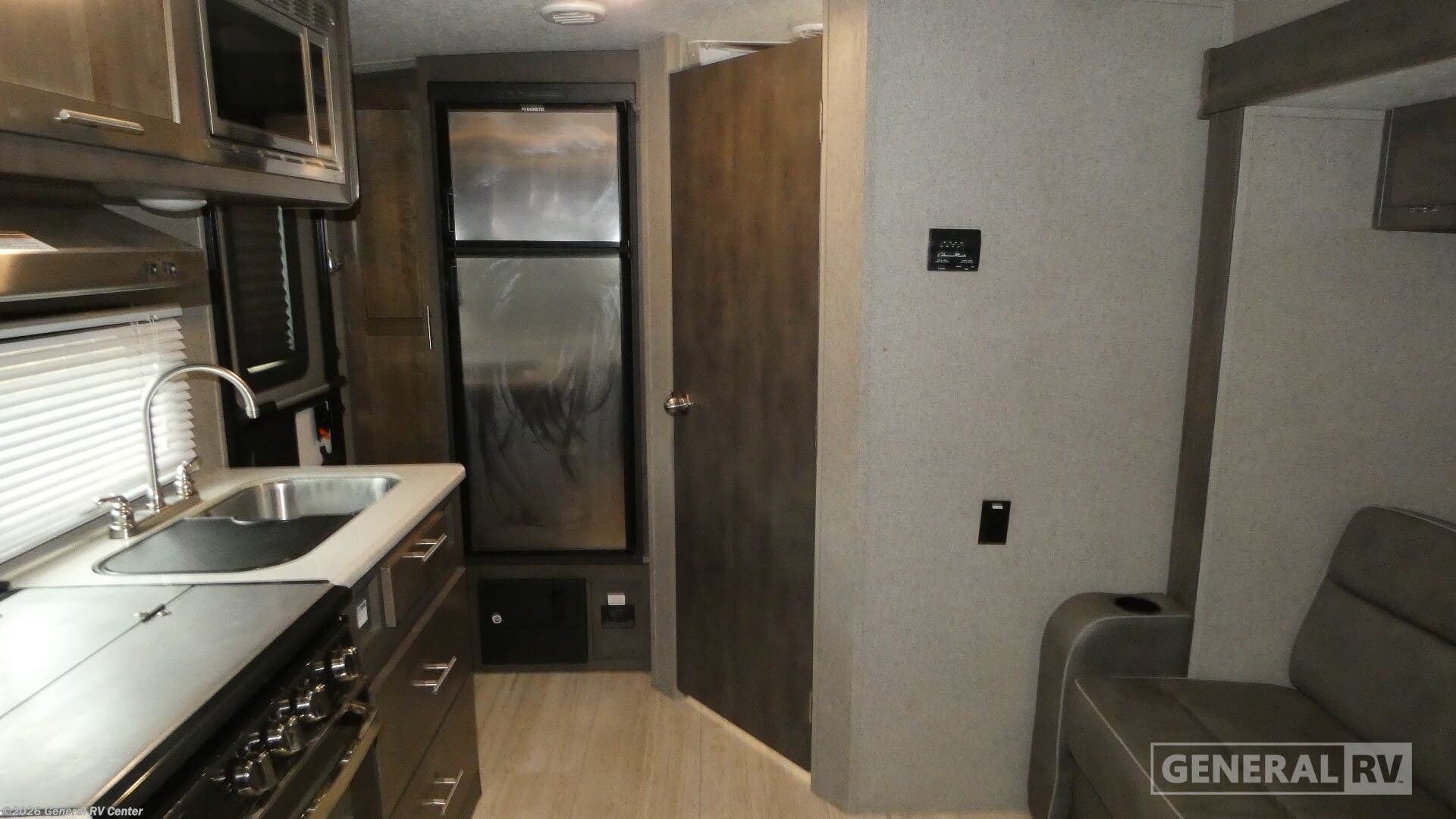 2019 Forest River Flagstaff Micro Lite 21FBRS - Used Travel Trailer For Sale by General RV Center in Dover, Florida