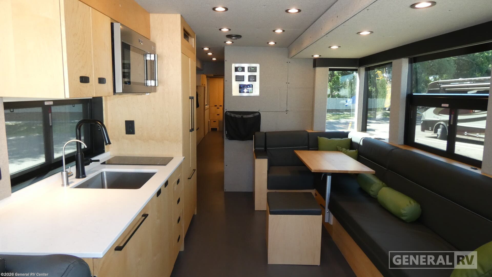 2018 Prevost X3-45 - Used Class A For Sale by General RV Center in Dover, Florida