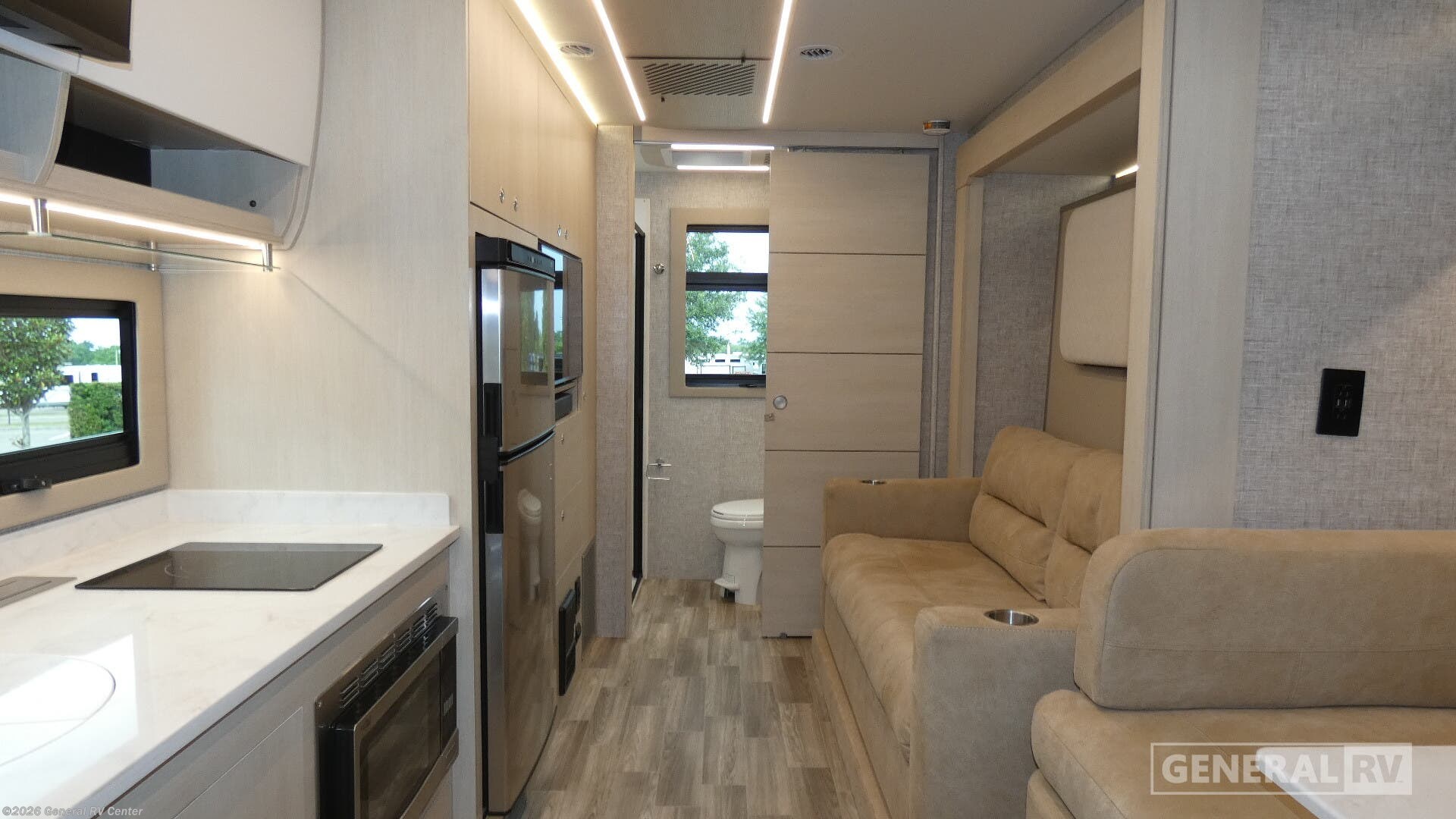 2025 Tiffin Wayfarer 25XRW - Used Class C For Sale by General RV Center in Dover, Florida