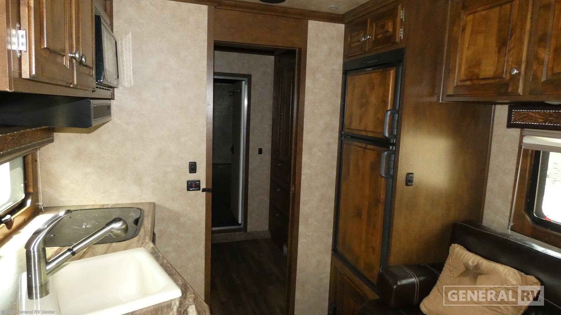 2018 Sundowner 2486GM - Used Fifth Wheel For Sale by General RV Center in Dover, Florida
