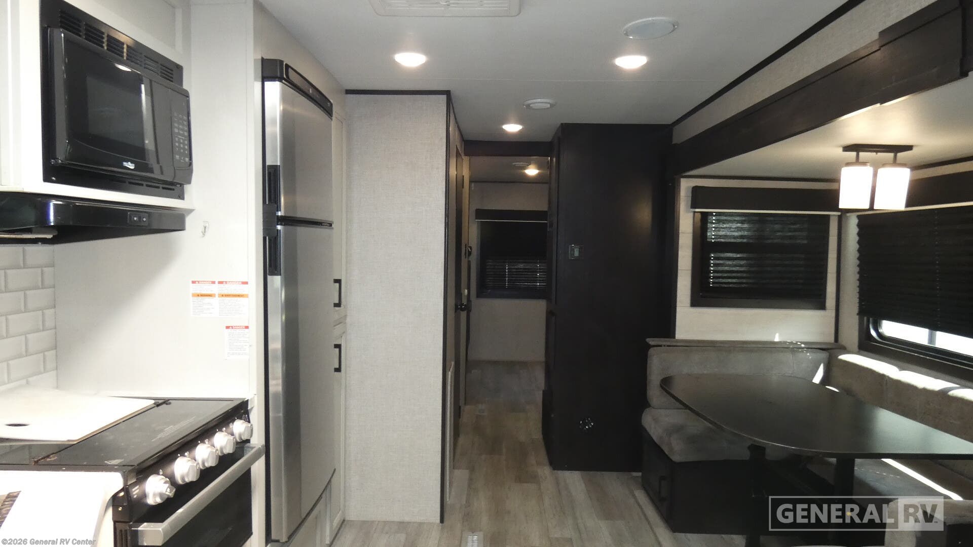 2022 Jayco Jay Flight 32BHDS - Used Travel Trailer For Sale by General RV Center in Dover, Florida