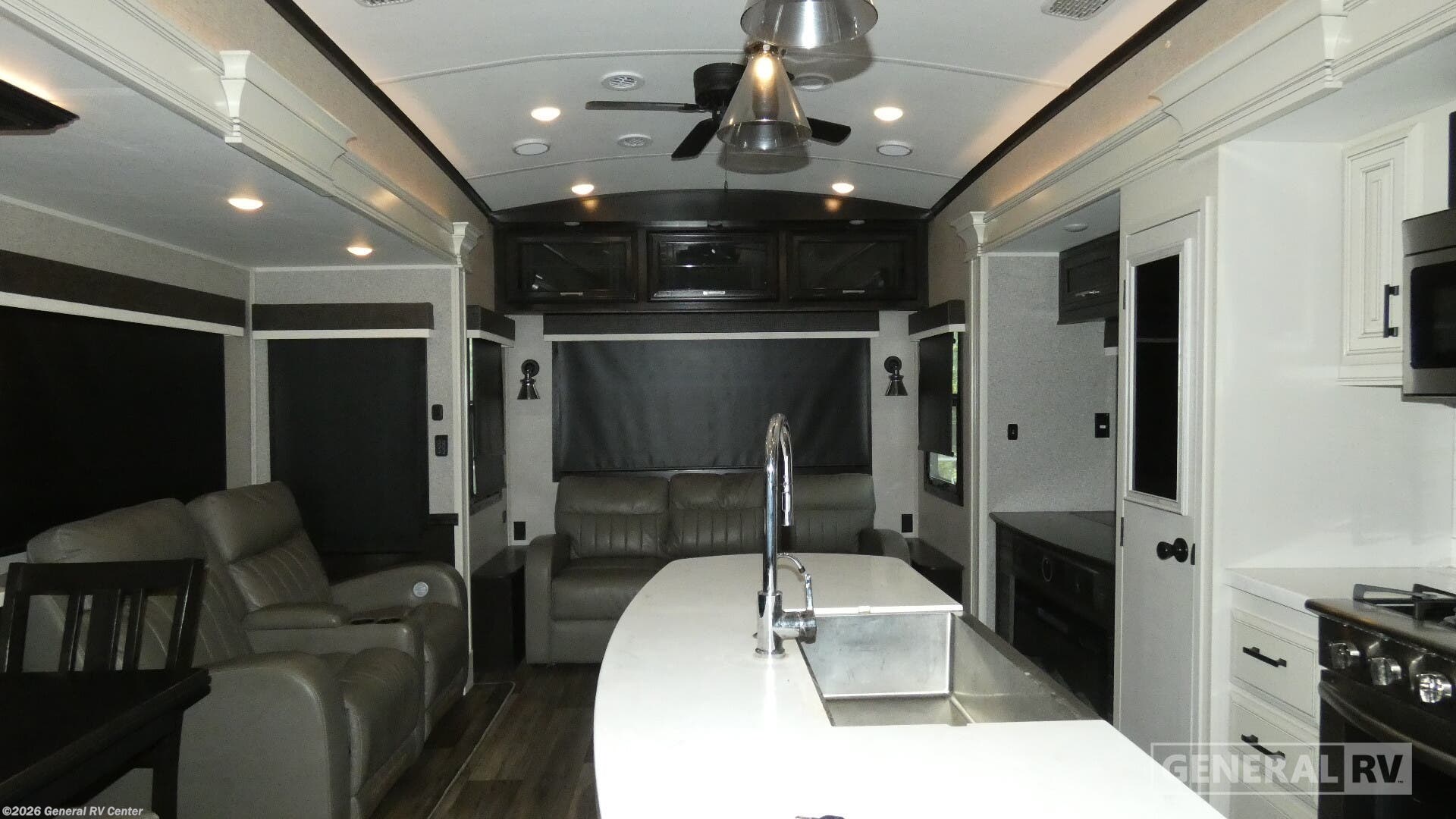 2022 Jayco Pinnacle 36SSWS - Used Fifth Wheel For Sale by General RV Center in Dover, Florida