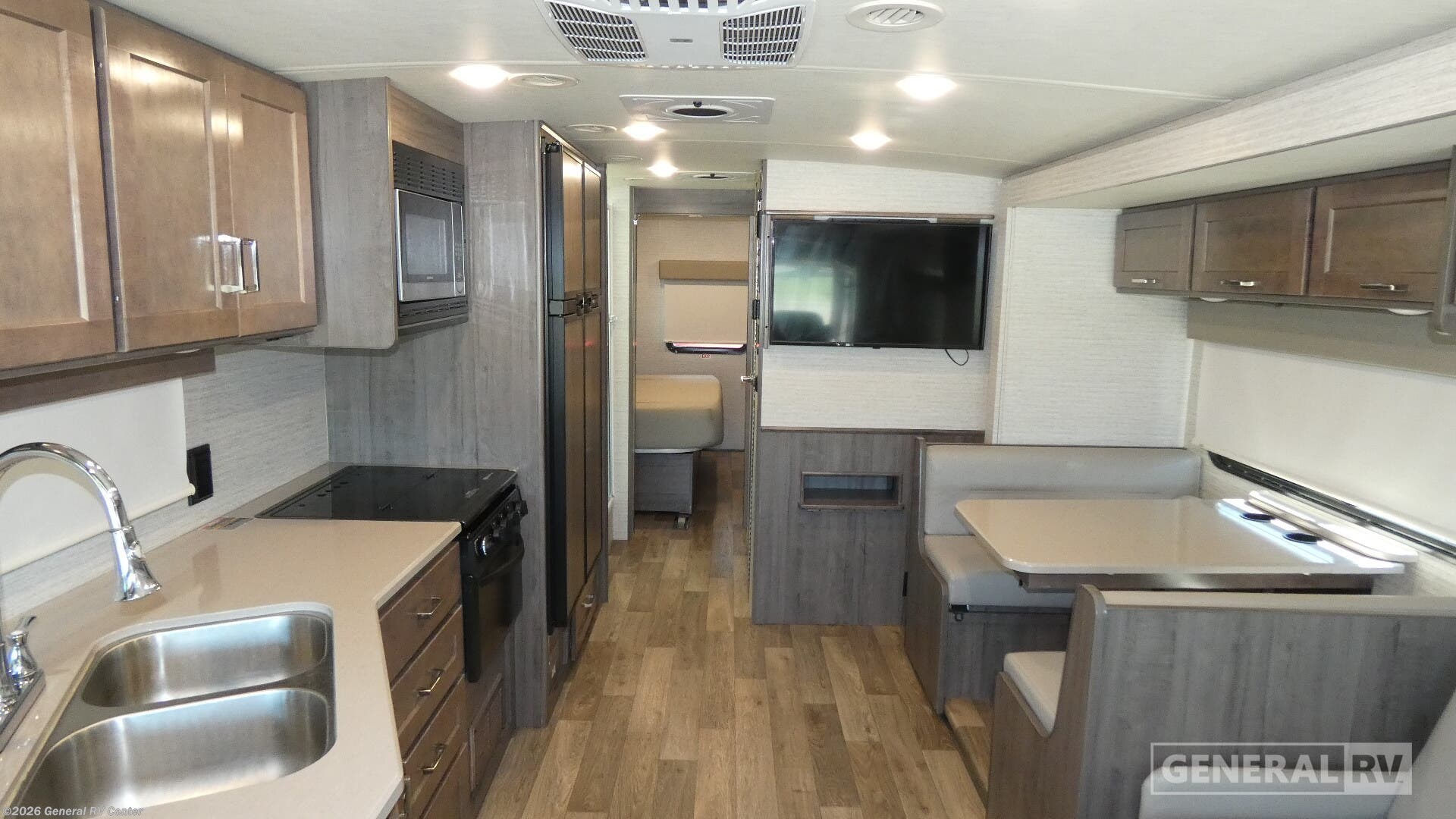 2020 Winnebago Vista 32Y - Used Class A For Sale by General RV Center in Dover, Florida
