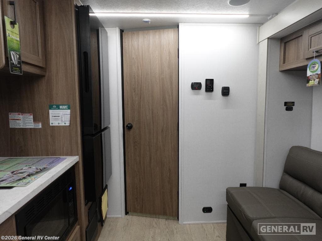 2026 Coachmen Freedom EXPRS 18SE - New Travel Trailer For Sale by General RV Center in Draper, Utah