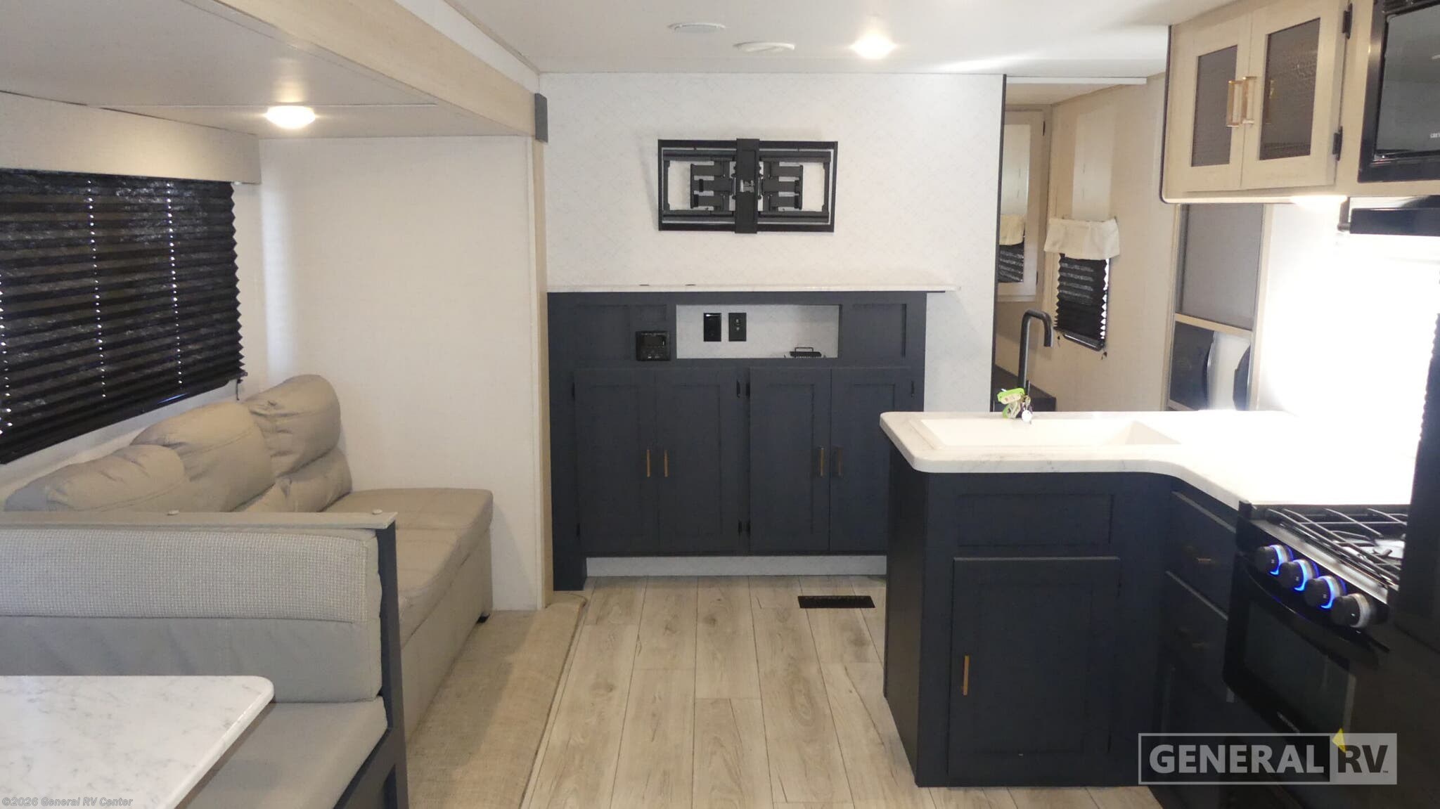 Used 2024 Prime Time Avenger LE 28QBSLE available in Ashland, Virginia