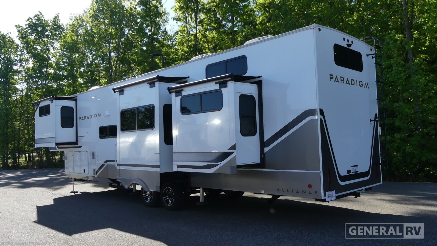 2025 Paradigm 395DS by Alliance RV from General RV Center in Ashland, Virginia