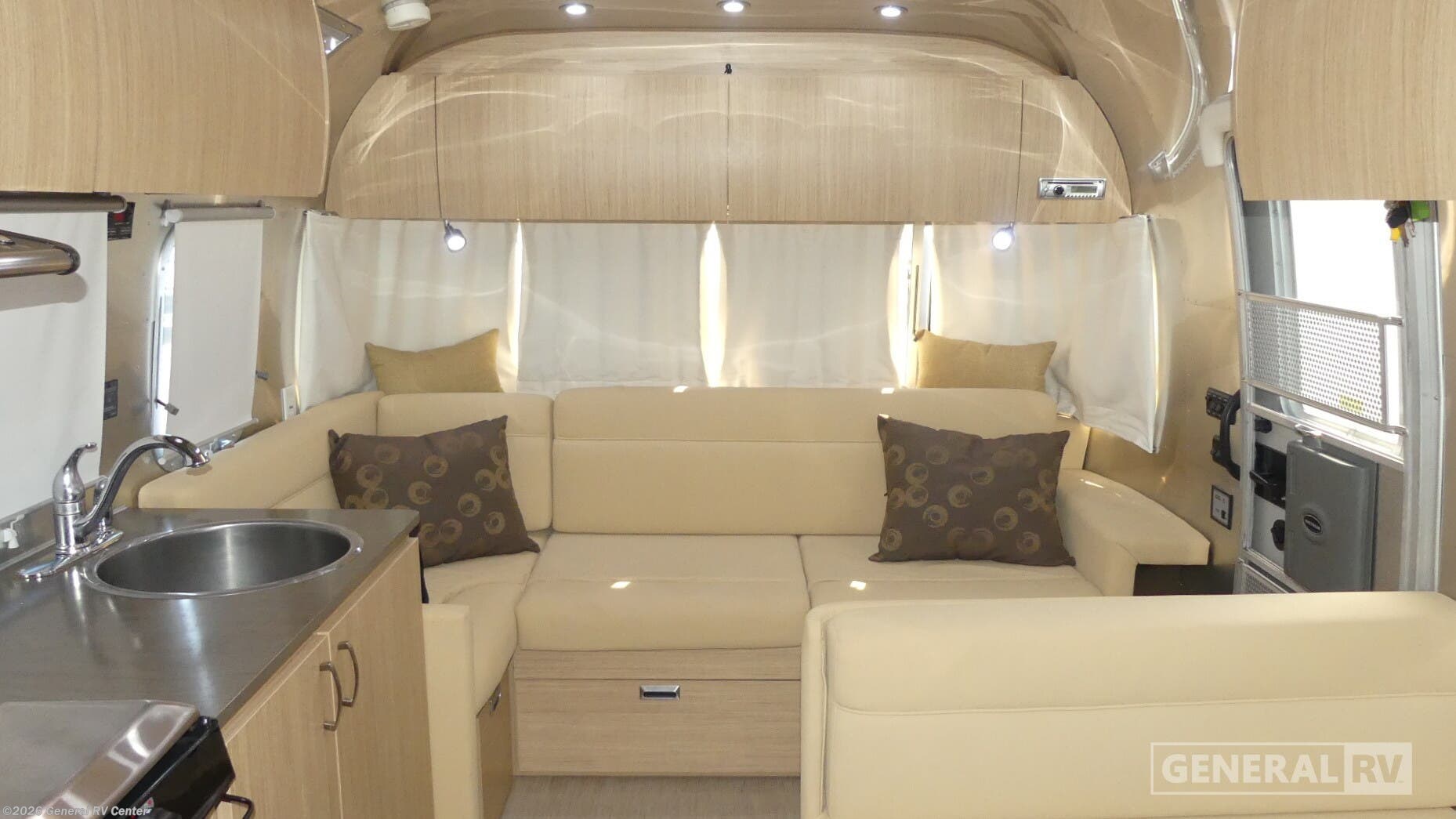 Used 2017 Airstream Flying Cloud 28TWIN available in Ashland, Virginia