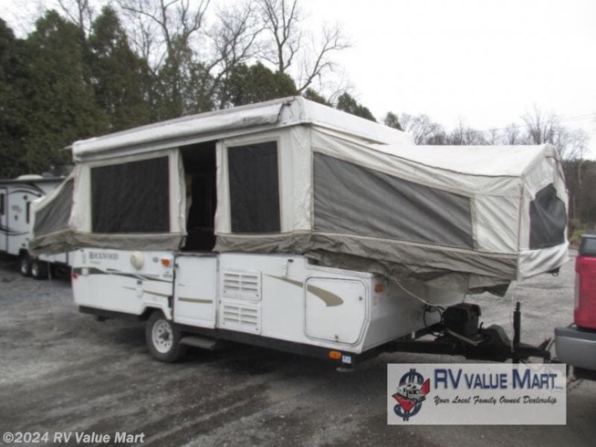 Used 2009 Forest River Rockwood Premier 2307 available in Manheim, Pennsylvania