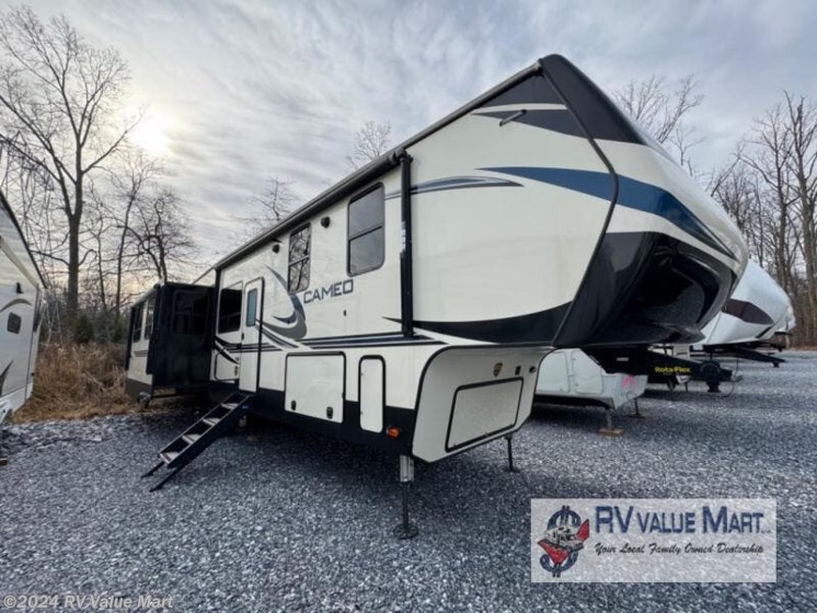 Used 2020 CrossRoads Cameo CE3921BR available in Manheim, Pennsylvania