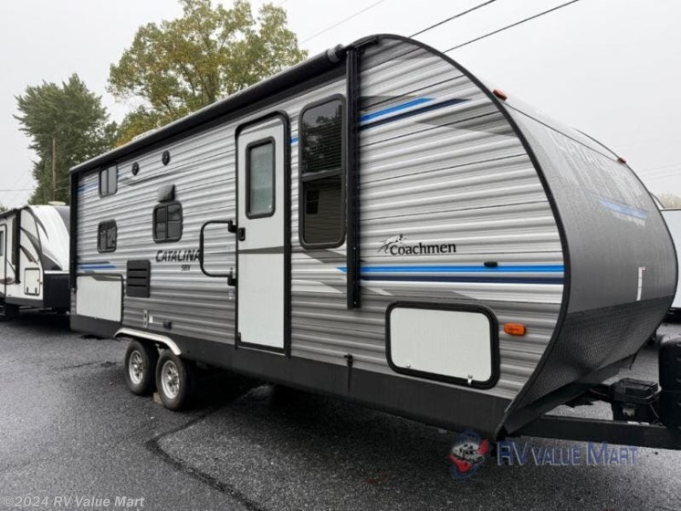 Used 2020 Coachmen Catalina Summit Series 8 221DBSCK available in Manheim, Pennsylvania