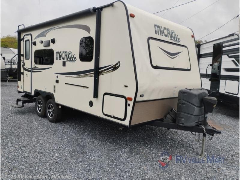 2017 Flagstaff Micro Lite 21FBRS by Forest River from RV Value Mart - Manheim in Manheim, Pennsylvania