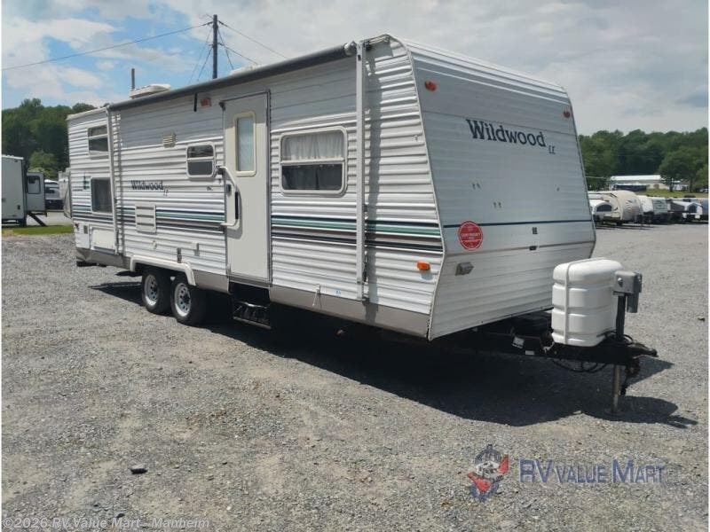2002 Forest River Wildwood 26 BHSS - Used Travel Trailer For Sale by RV Value Mart - Manheim in Manheim, Pennsylvania