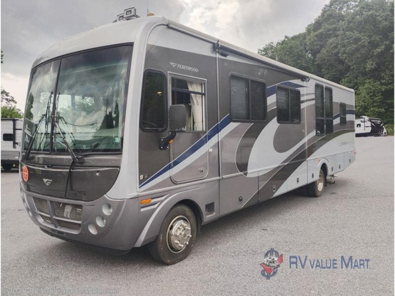 Used 2005 Fleetwood Workhorse 37C available in Manheim, Pennsylvania