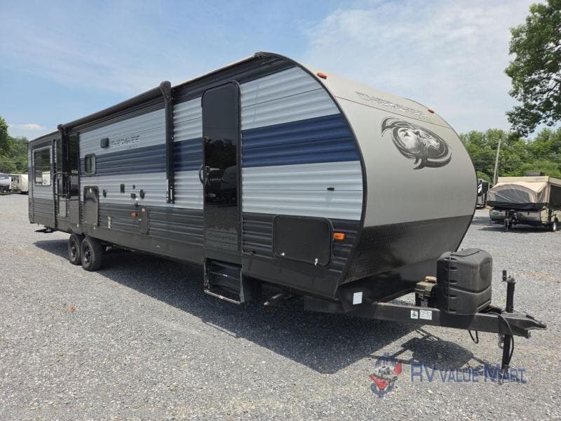 2021 Forest River Cherokee limited - Used Travel Trailer For Sale by RV Value Mart - Manheim in Manheim, Pennsylvania