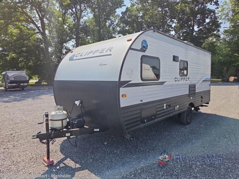 Used 2022 Coachmen Clipper Ultra-Lite 182DBU available in Manheim, Pennsylvania