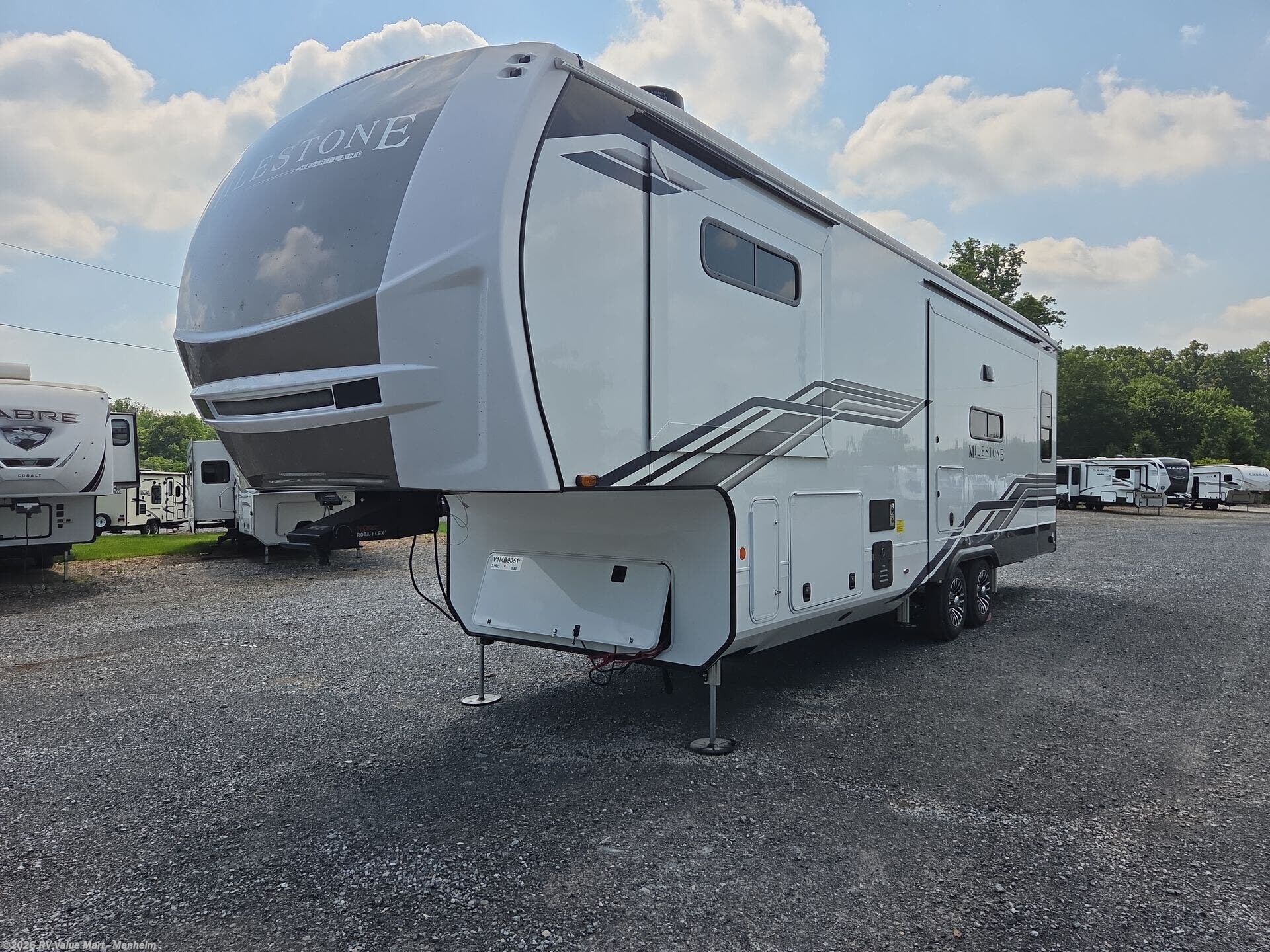 New 2027 Heartland Milestone 31RL available in Manheim, Pennsylvania
