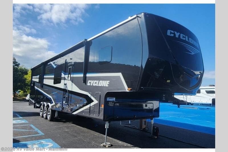 2026 Heartland Cyclone 3913 - New Fifth Wheel For Sale by RV Value Mart - Manheim in Manheim, Pennsylvania