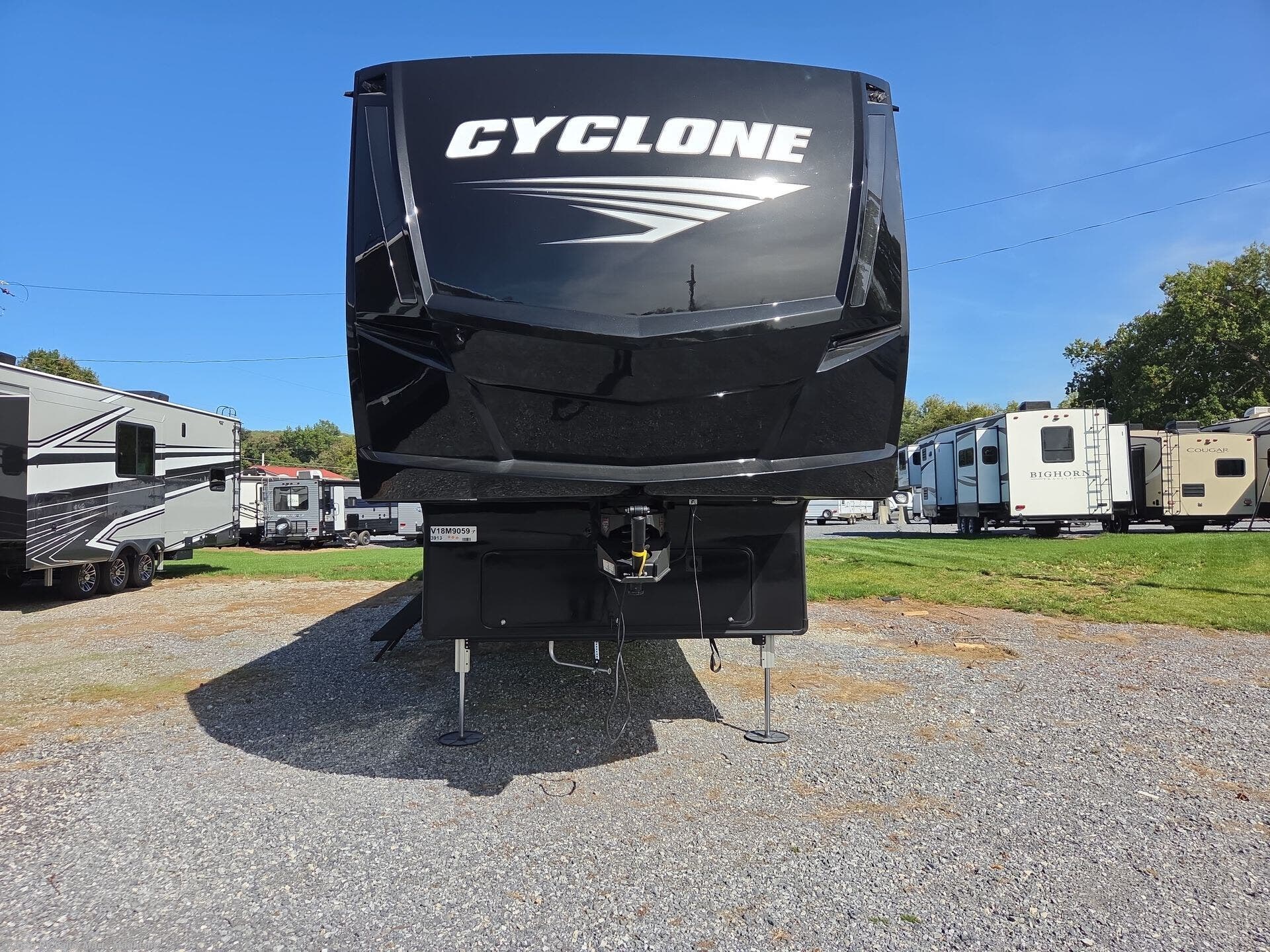 New 2027 Heartland Cyclone 3913 available in Manheim, Pennsylvania