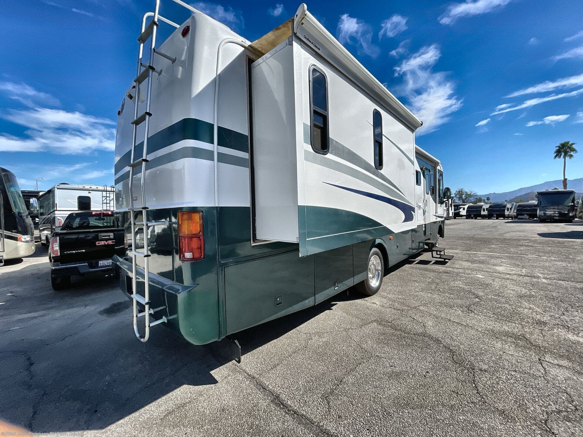 2005 Monaco RV Monarch SE 34SBD - Used Class A For Sale by Blue Compass RV Palm Desert in Palm Desert, California