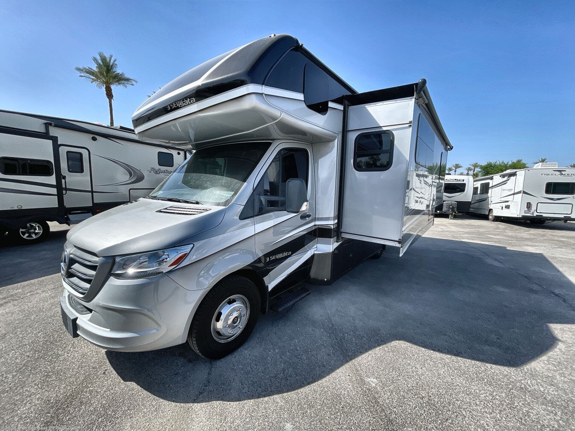 Used 2020 Dynamax Corp isata 3 24FW available in Palm Desert, California