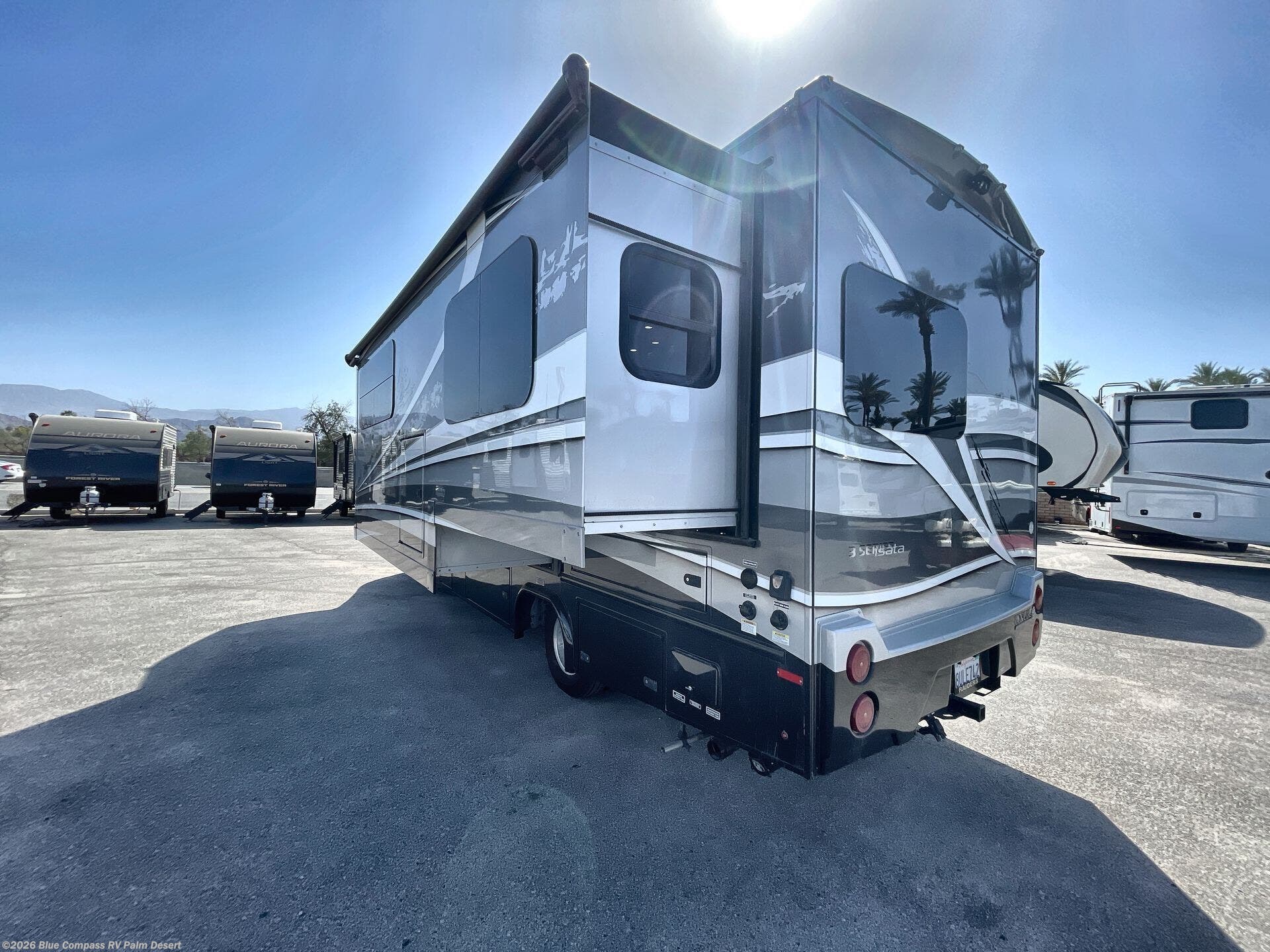 2020 isata 3 24FW by Dynamax Corp from Blue Compass RV Palm Desert in Palm Desert, California