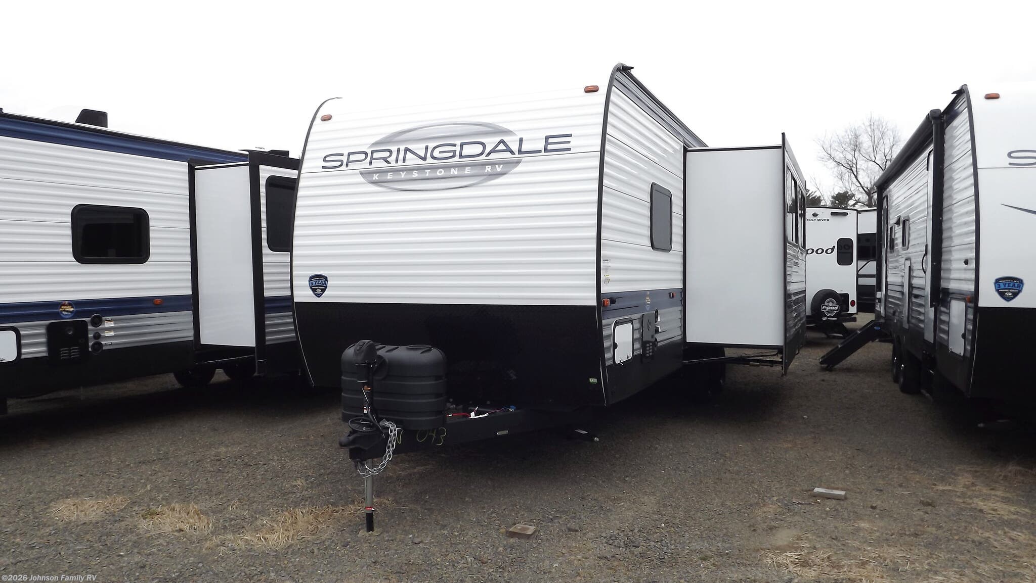 2025 Keystone Springdale Classic East 261BHC - New Travel Trailer For Sale by Johnson Family RV in Woodlawn, Virginia features Medicine Cabinet, LP Detector, Slideout, Booth Dinette, External Shower