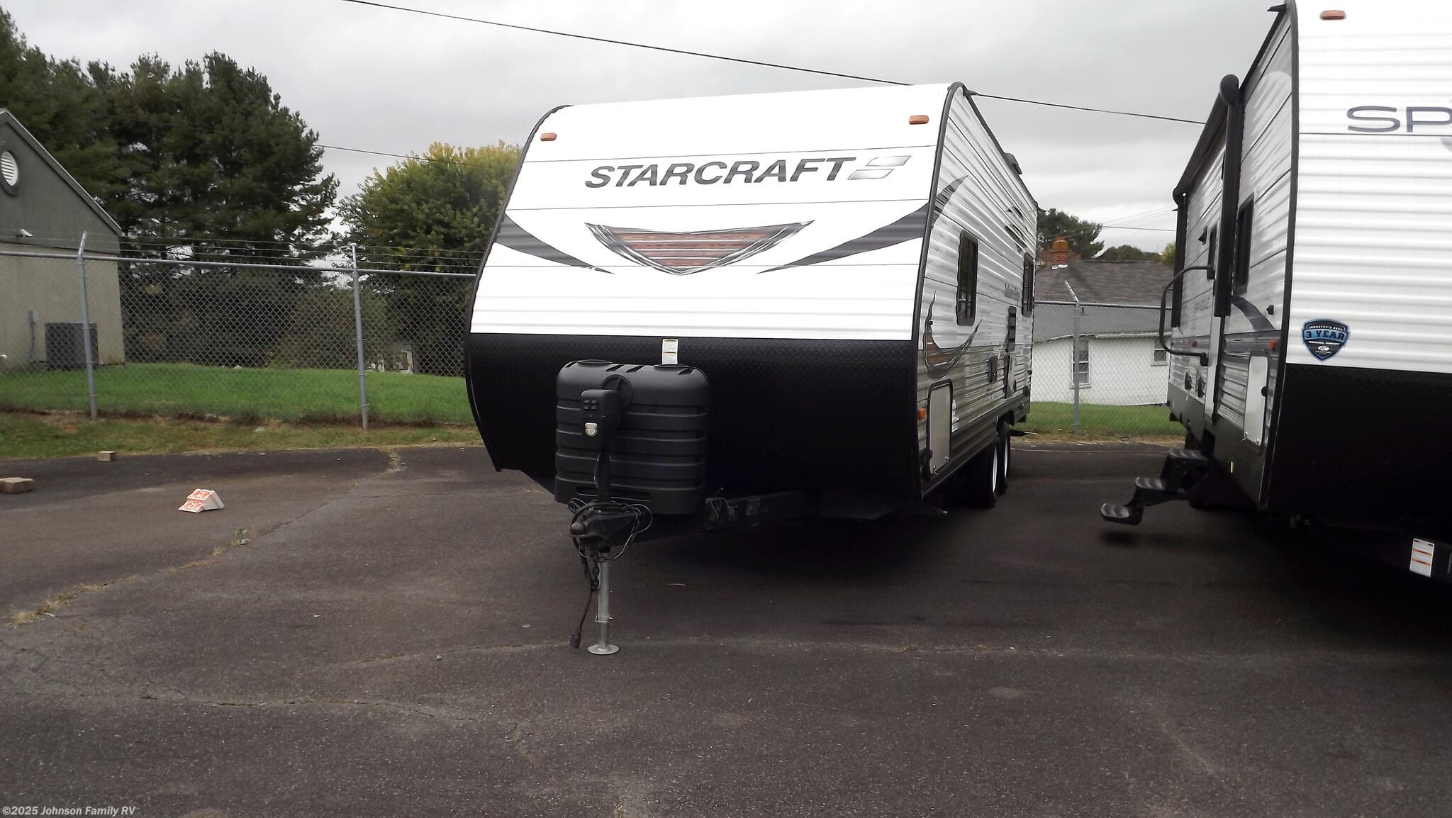 2019 Starcraft Autumn Ridge Outfitter 21FB - Used Travel Trailer for sale by Johnson Family RV in Woodlawn, Virginia