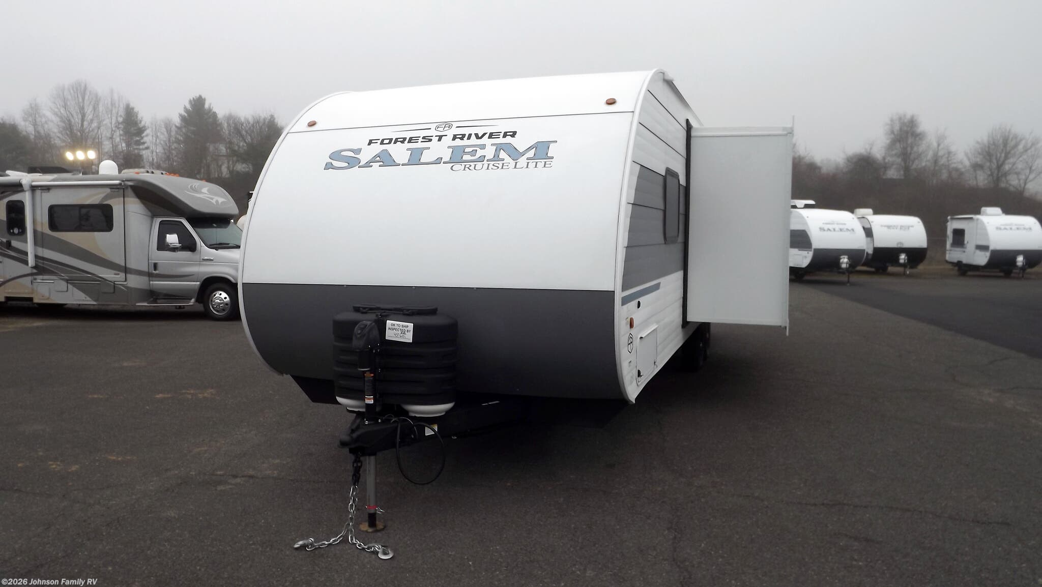 2026 Forest River Salem Cruise Lite 263BHXL - New Travel Trailer For Sale by Johnson Family RV in Woodlawn, Virginia features Leveling Jacks, Self Contained, PVC Roof, Refrigerator, Medicine Cabinet