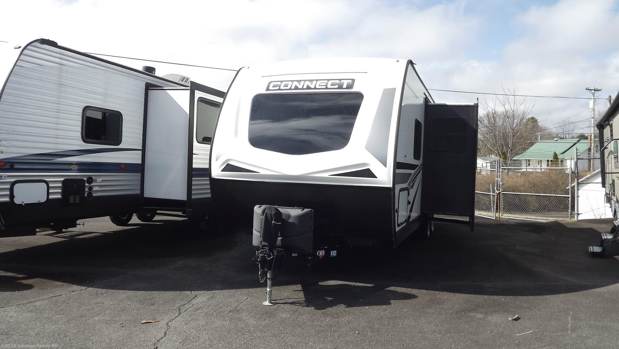 2021 K-Z Connect C261RB - Used Travel Trailer For Sale by Johnson Family RV in Woodlawn, Virginia features Toilet, Self Contained, Medicine Cabinet, Air Conditioning, TV