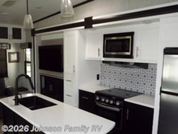 2021 Forest River Wildcat 336RLS - Used Fifth Wheel for sale by Johnson Family RV in Woodlawn, Virginia