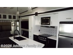 2021 Forest River Wildcat 336RLS - Used Fifth Wheel for sale by Johnson Family RV in Woodlawn, Virginia