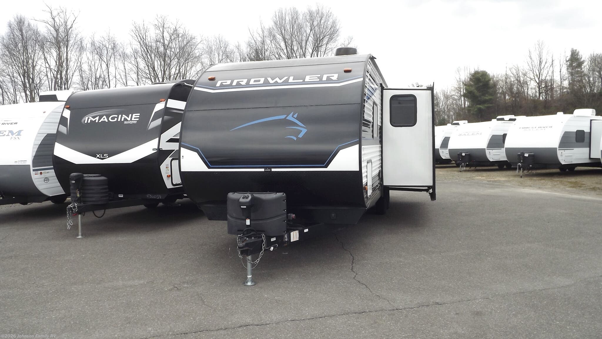 2022 Heartland Prowler 256rl - Used Travel Trailer For Sale by Johnson Family RV in Woodlawn, Virginia features Stove, Slideout, Air Conditioning, Oven, Microwave