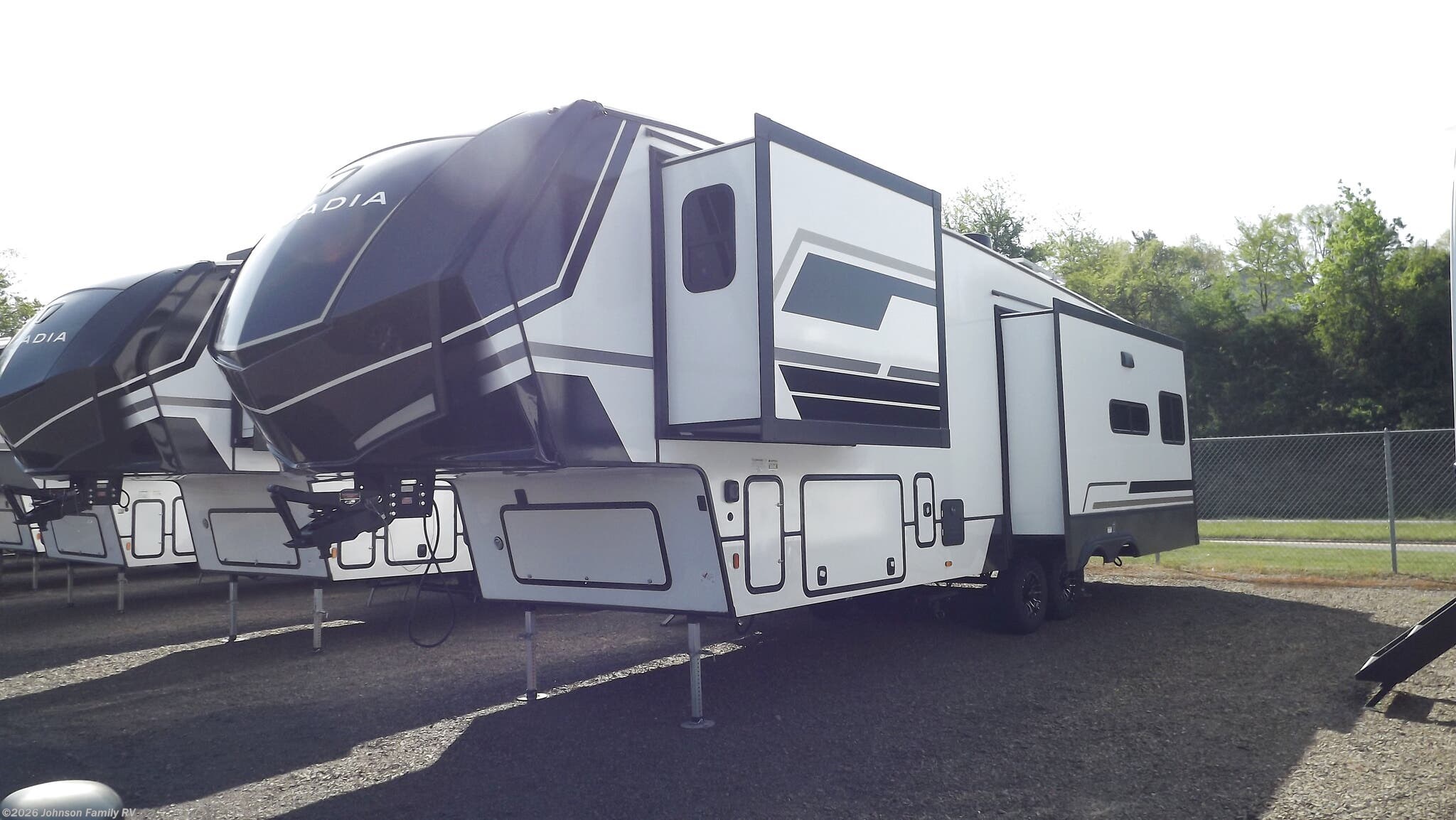 2026 Keystone Arcadia 3260RL - New Fifth Wheel For Sale by Johnson Family RV in Woodlawn, Virginia features Insulated, Water Heater, Refrigerator, Furnace, Awning