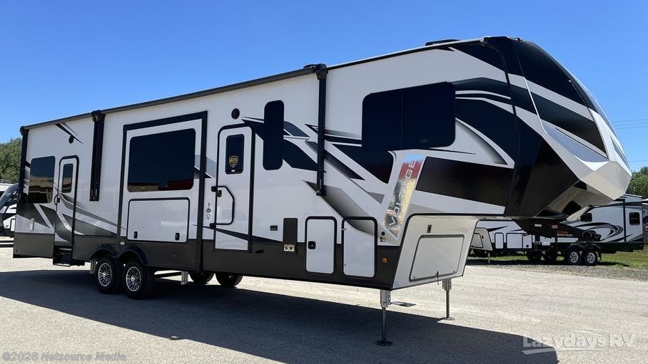2022 Dutchmen Voltage 3635 RV for Sale in Elkhart, IN 46514 21116919