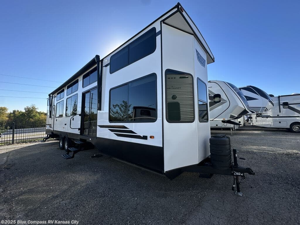 2024 Forest River Wildwood 42 View - Used Park Model For Sale by Blue Compass RV Kansas City in Grain Valley, Missouri