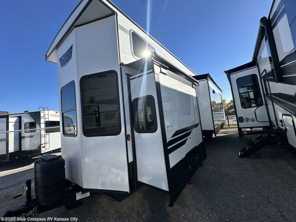 Used 2024 Forest River Wildwood 42 View available in Grain Valley, Missouri