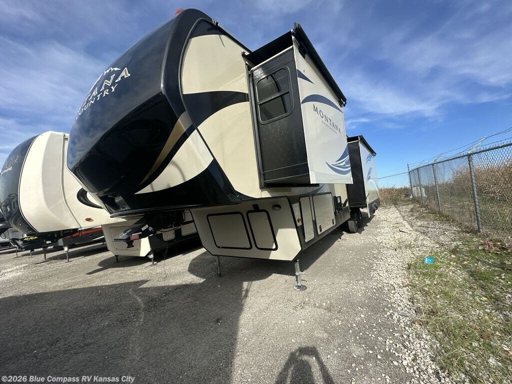 Used 2017 Keystone Montana 353RL available in Grain Valley, Missouri
