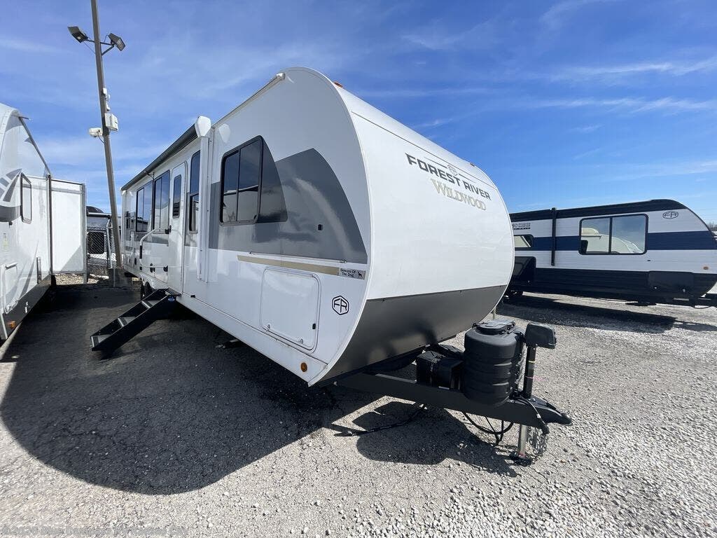 2025 Forest River Wildwood M-29VIEWX - Used Travel Trailer For Sale by Blue Compass RV Kansas City in Grain Valley, Missouri