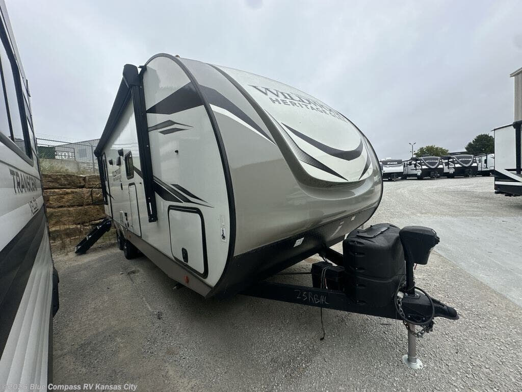2023 Forest River HERITAGE GLEN 25RBHL - Used Travel Trailer For Sale by Blue Compass RV Kansas City in Grain Valley, Missouri