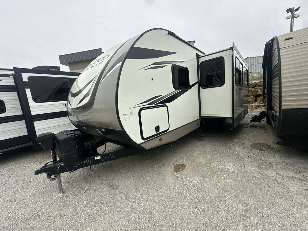 Used 2023 Forest River HERITAGE GLEN 25RBHL available in Grain Valley, Missouri