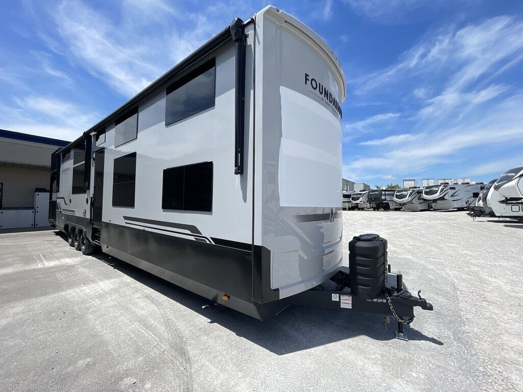 2026 Foundation 42GD by Grand Design from Blue Compass RV Kansas City in Grain Valley, Missouri