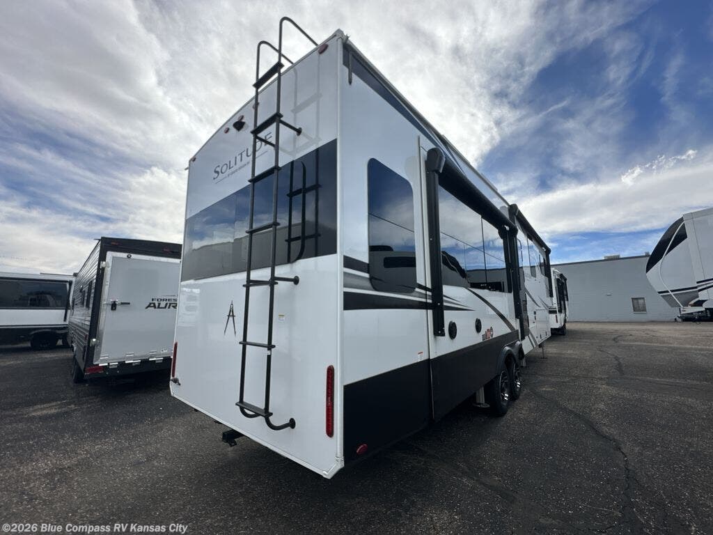 2026 Solitude 370DV by Grand Design from Blue Compass RV Kansas City in Grain Valley, Missouri