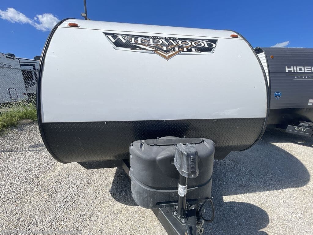 Used 2022 Forest River Wildwood X-Lite 19DBXL available in Grain Valley, Missouri