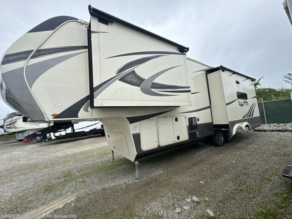 2020 Grand Design Solitude 2930RL - Used Fifth Wheel For Sale by Blue Compass RV Kansas City in Grain Valley, Missouri