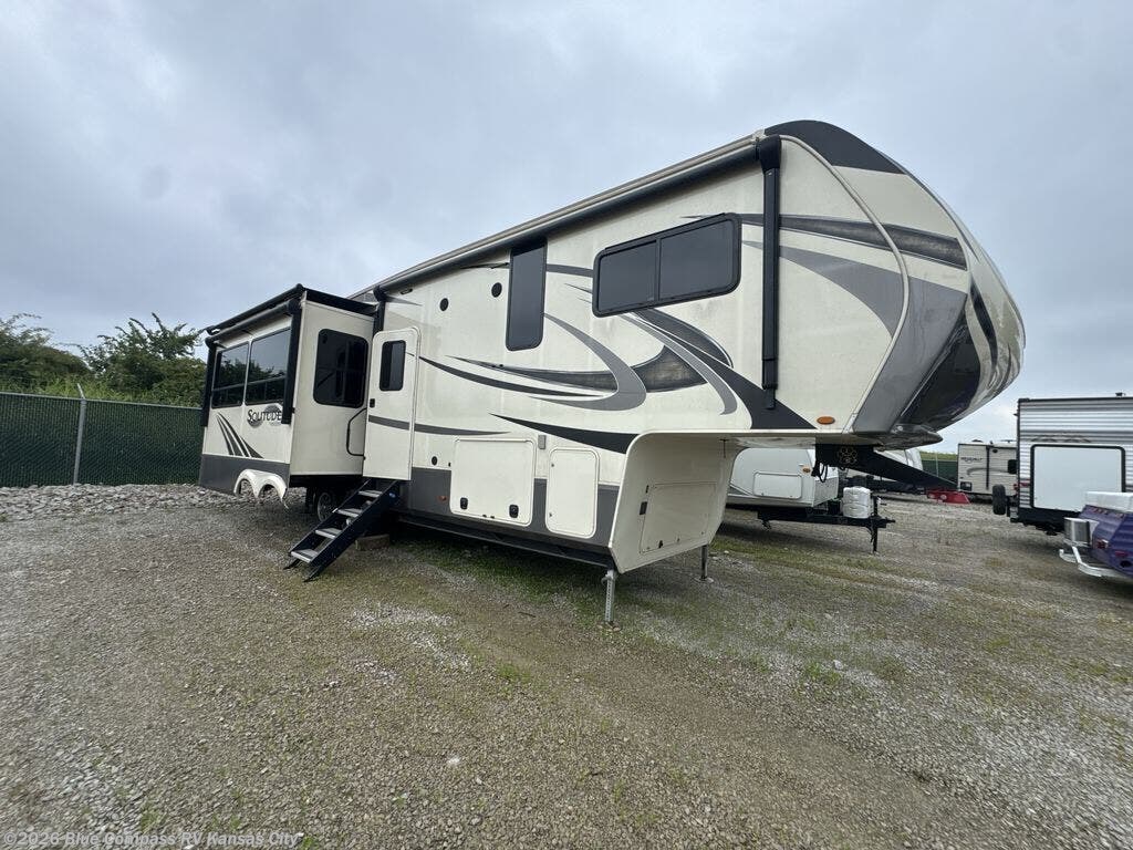 Used 2020 Grand Design Solitude 2930RL available in Grain Valley, Missouri
